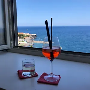 https://seascape-rooms.taorminaitalyhotels.com